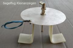 Transponder antenna with bracket