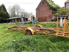 Open trailer for two-seat oldtimer or glider with a wide fuselage