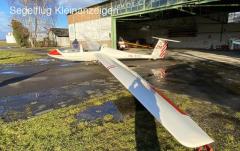 Grob G103 Twin Astir with trailer